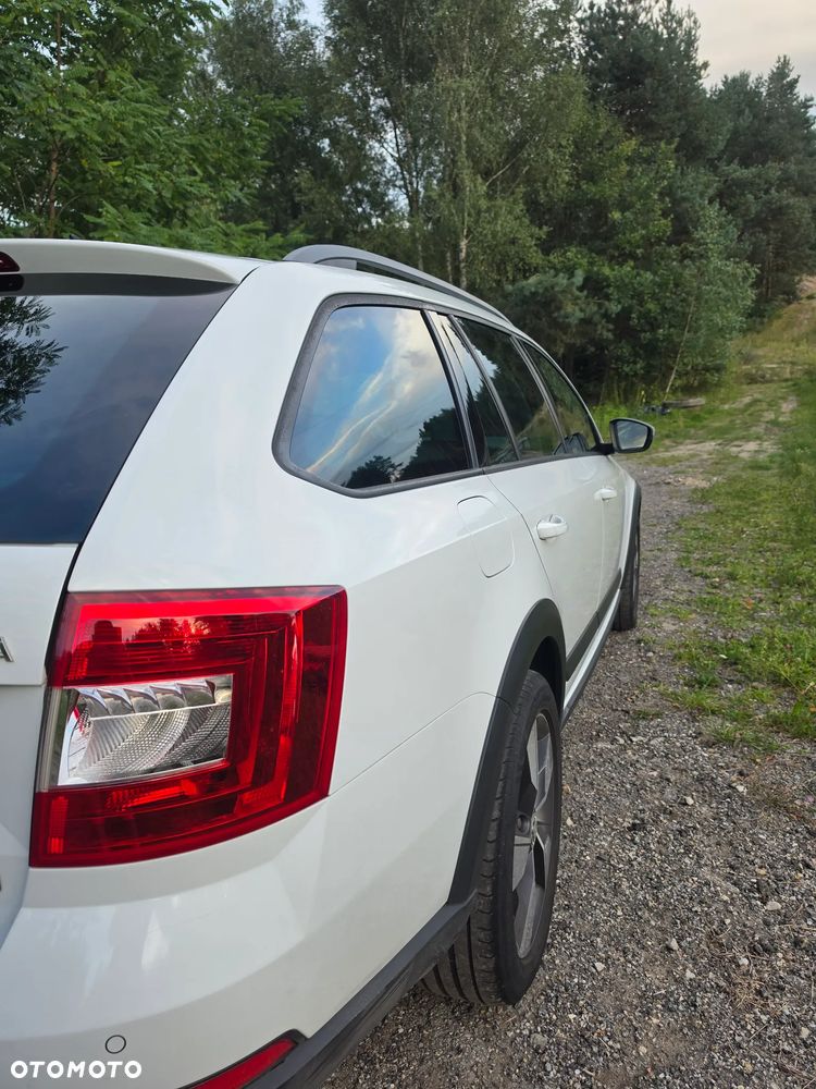 Skoda Octavia Scout 2.0 TDI 4x4 DSG - 14
