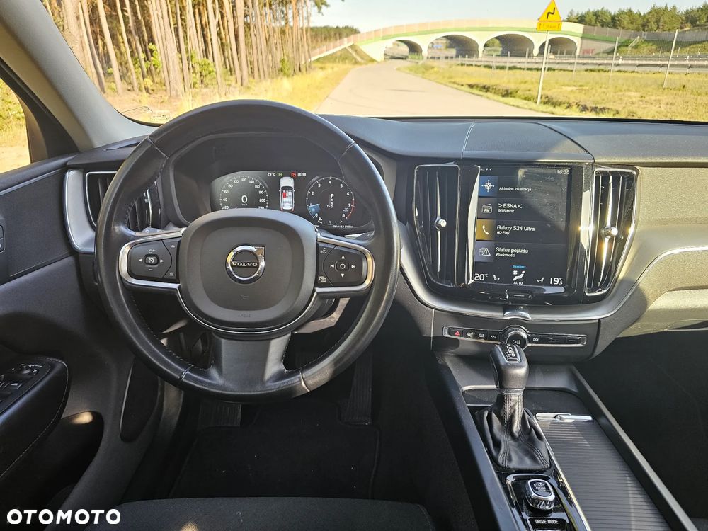 Volvo XC 60 T4 Momentum Pro - 17