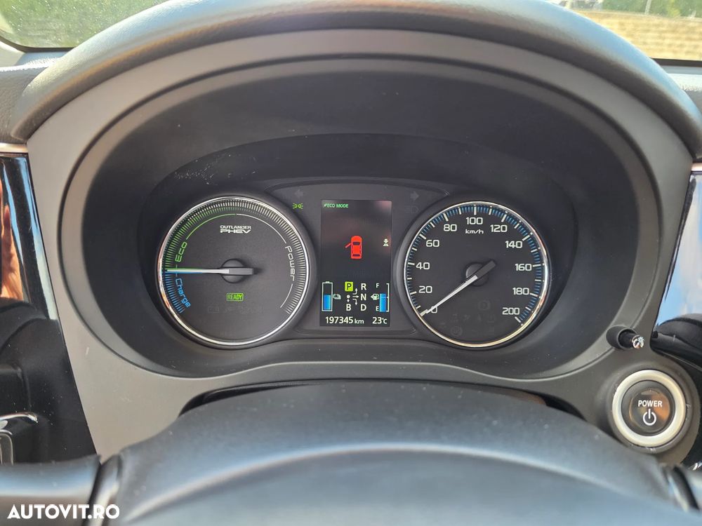 Mitsubishi Outlander 2.0 4WD Plug-In Hybrid Top - 15