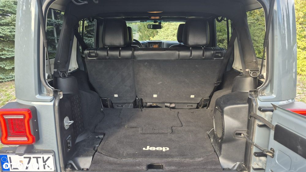 Jeep Wrangler - 12