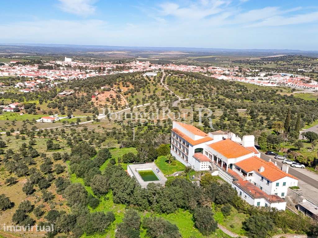 Hotel de 18 quartos com projeto de ampliação em Serpa - Grande imagem: 2/54