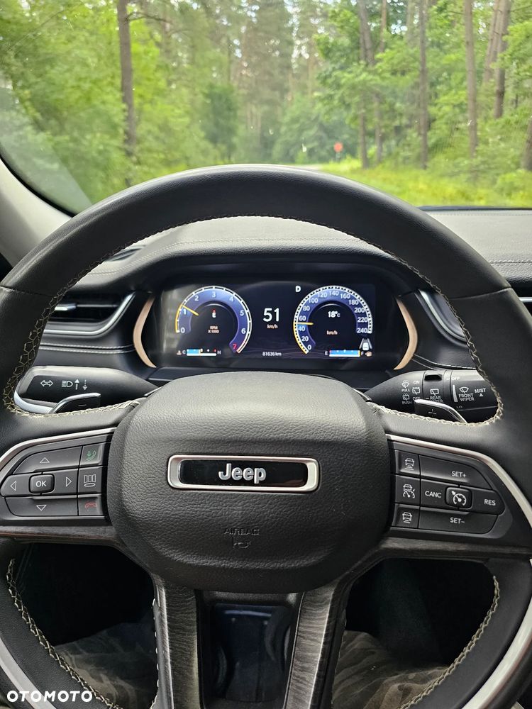 Jeep Grand Cherokee - 33