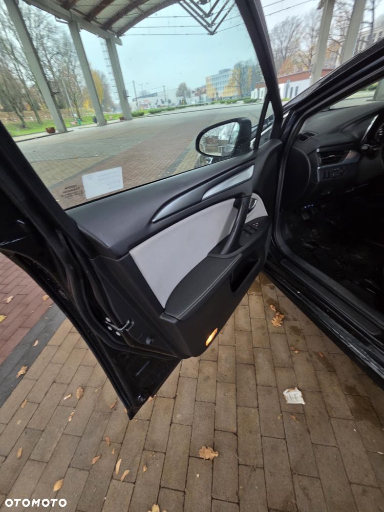 Toyota Avensis 1.8 Premium - 14