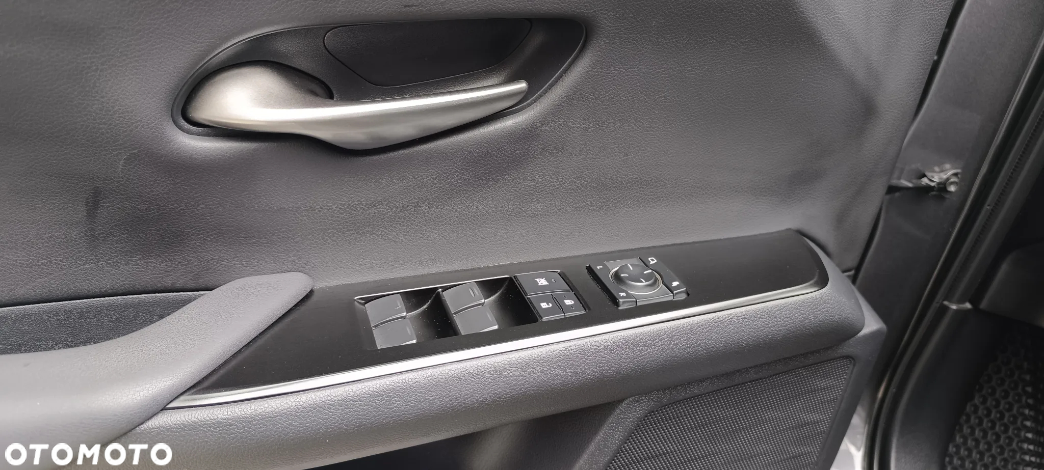 Lexus UX 250h GPF F Impression 2WD - 26