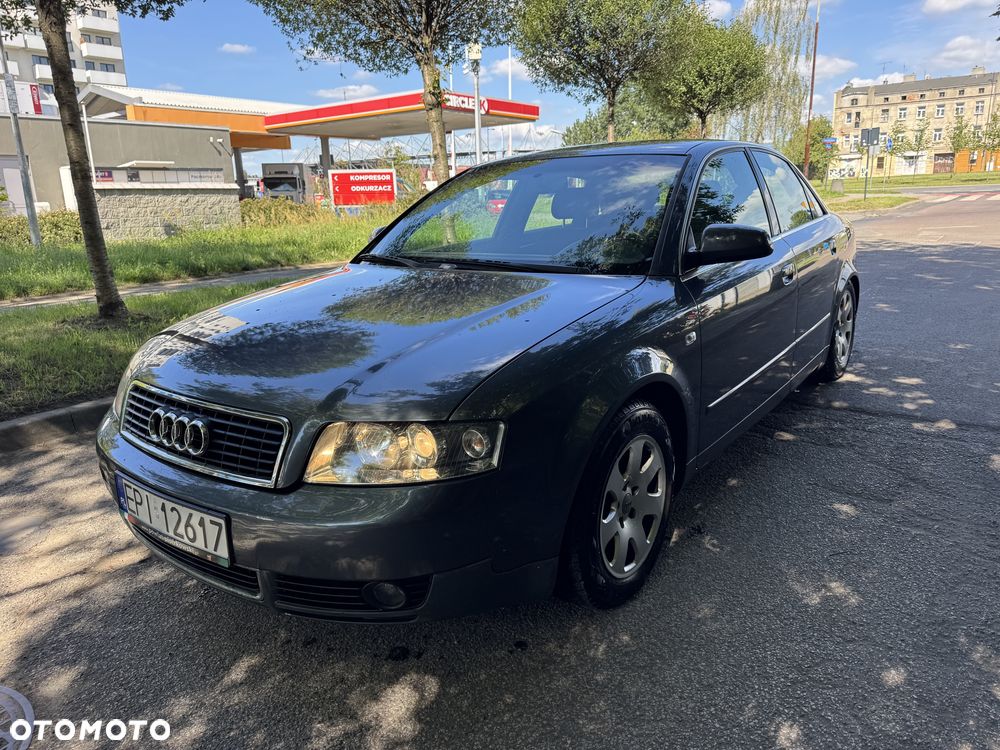 Audi A4 Limousine - 1
