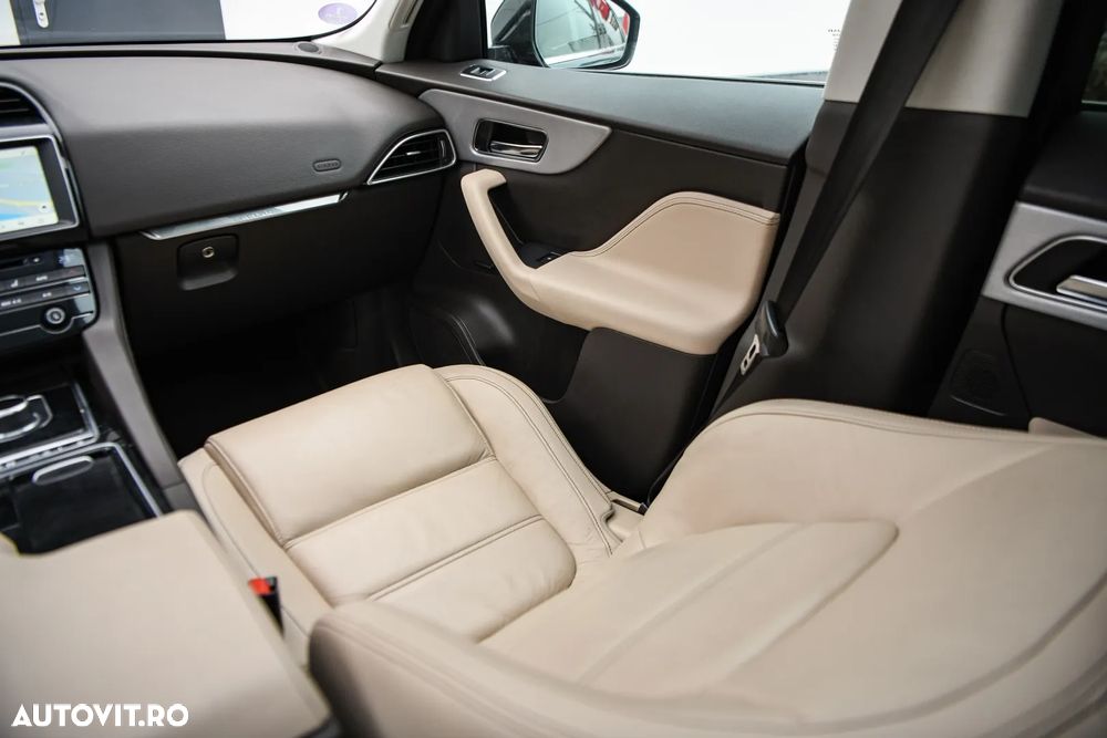 Jaguar F-Pace 25t AWD Portfolio - 36