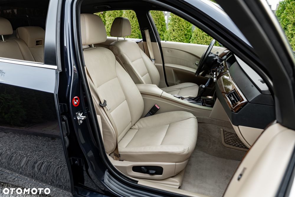 BMW Seria 5 530i - 23