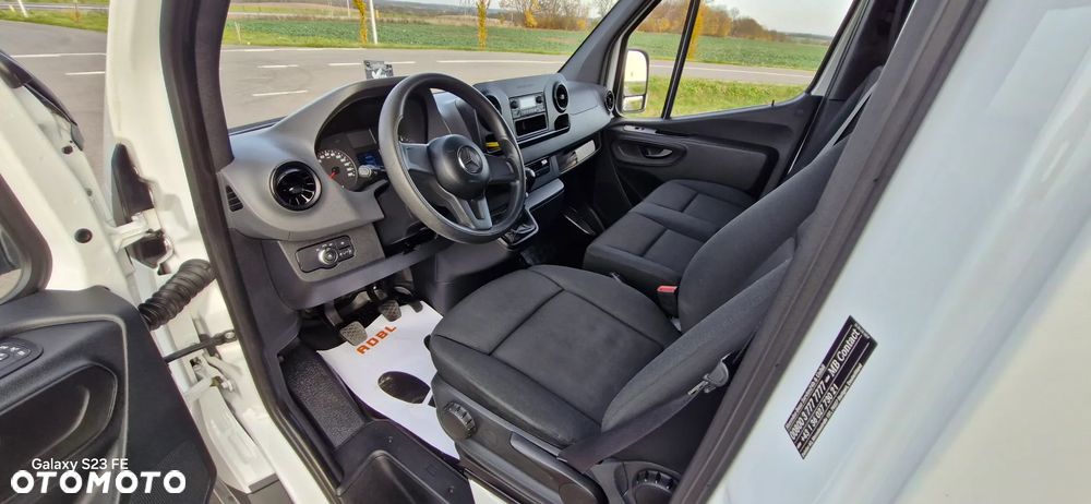 Mercedes-Benz Sprinter - 12