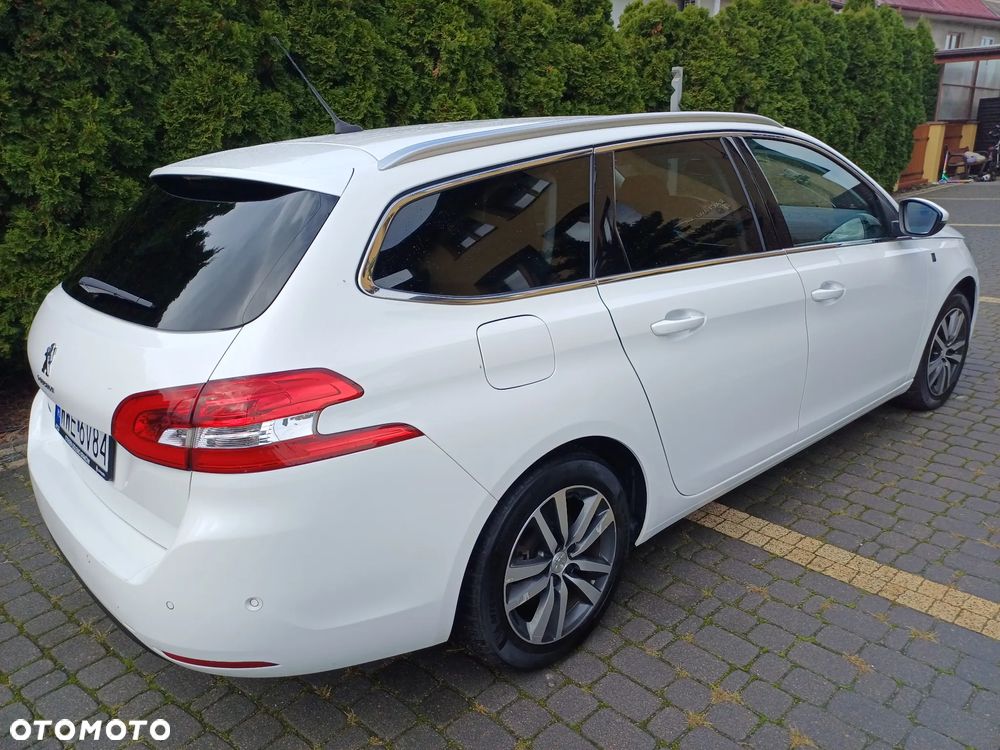 Peugeot 308 1.5 BlueHDi Business S&S EAT8 - 4
