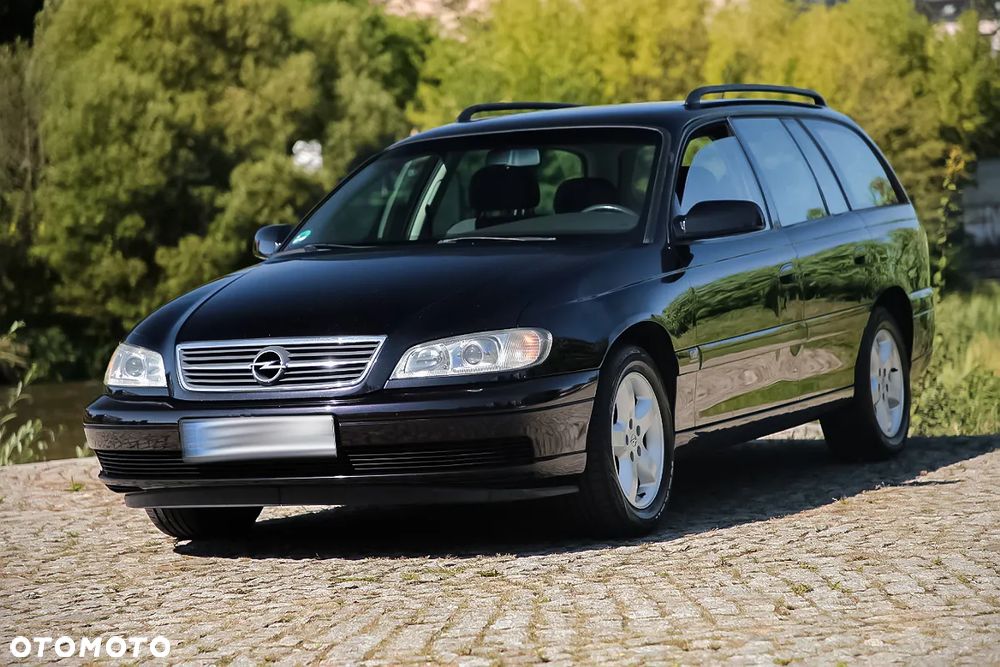 Opel Omega 2.2 Base / Club - 2