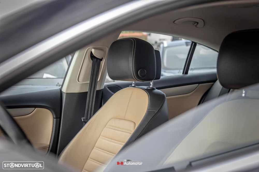 VW Passat CC 2.0 TDi BlueMotion DSG - 14