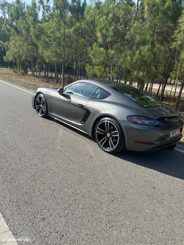 Porsche 718 Cayman - 3