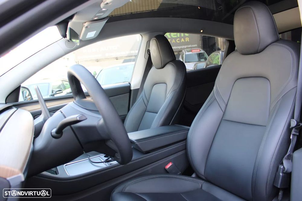 Tesla Model Y Standard - 10