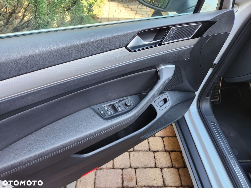 Volkswagen Passat 2.0 TDI SCR DSG 4Motion Business - 22