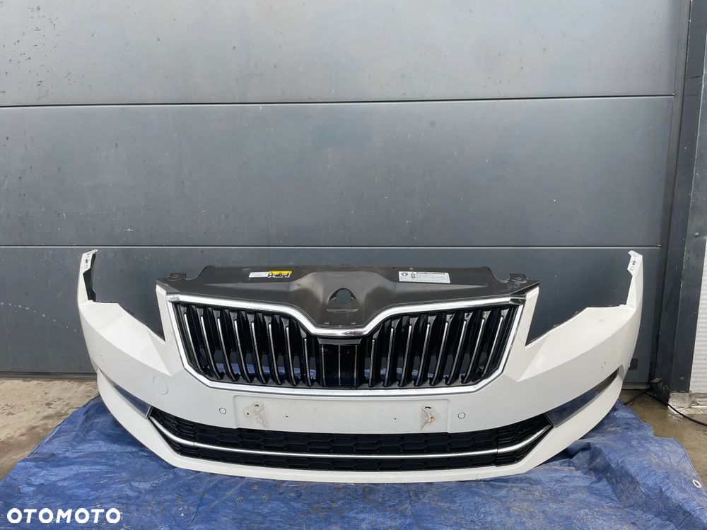 SKODA SUPERB III zderzak przód kompletny 4x pdc LF9E CHROM