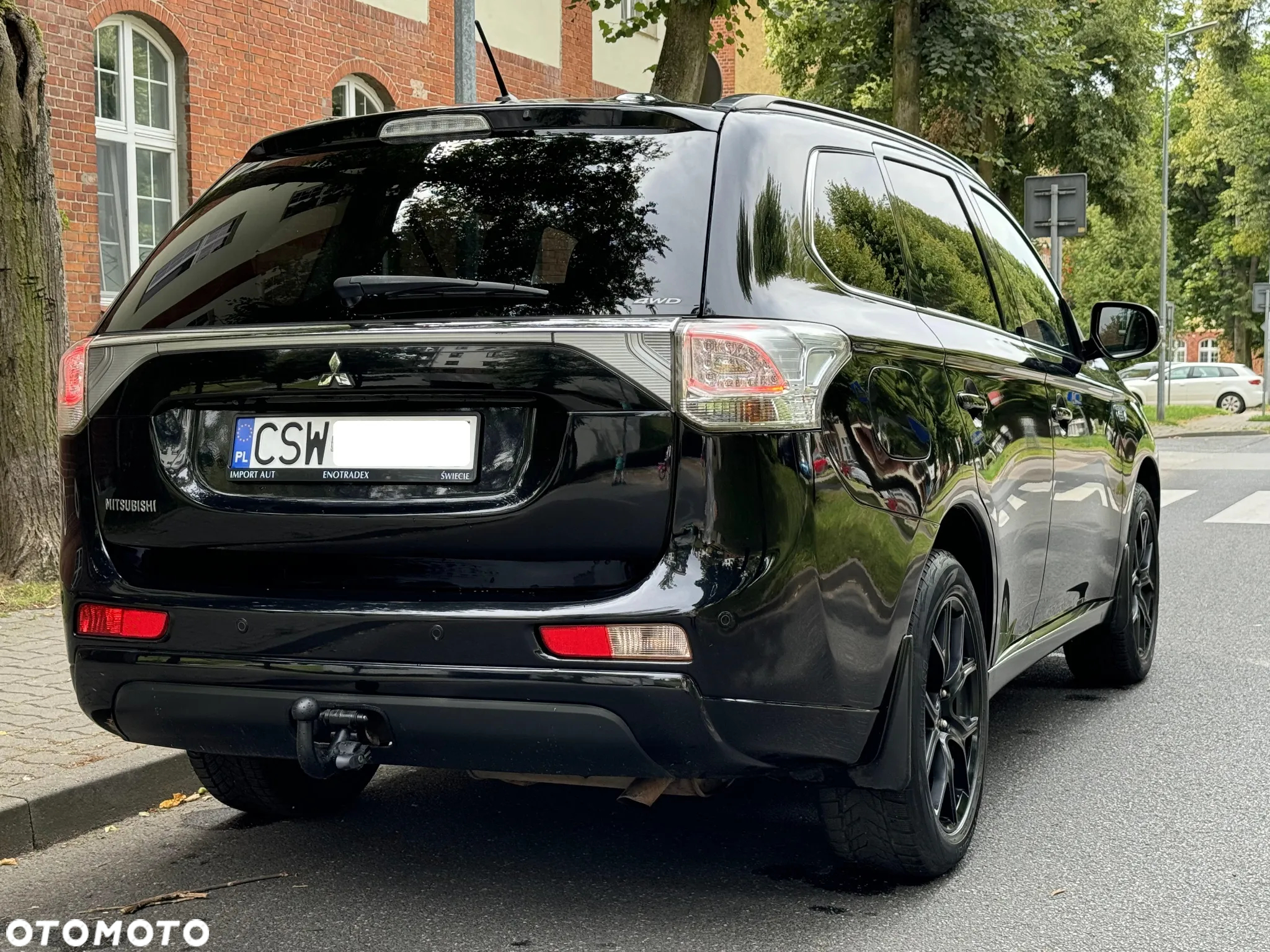 Mitsubishi Outlander 2.0 4WD Plug-In Hybrid - 8
