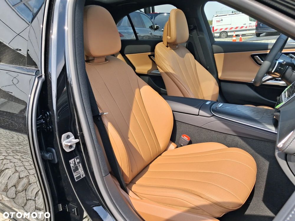 Mercedes-Benz Klasa E 200 mHEV 4-Matic AMG 9G-Tronic - 17