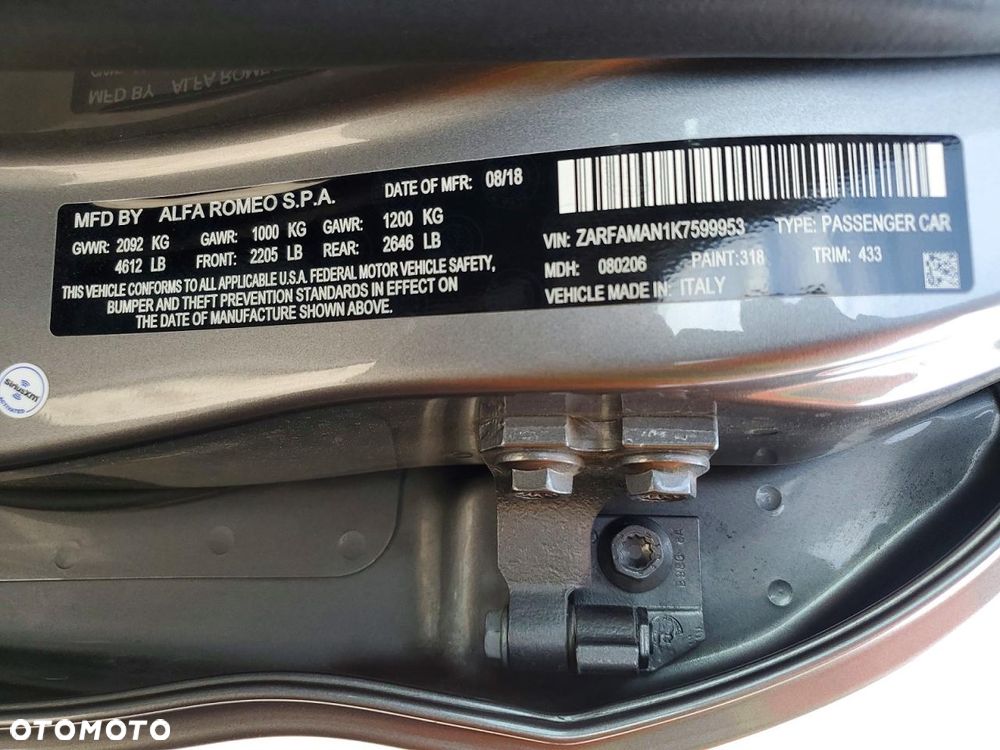 Alfa Romeo Giulia 2.0 Turbo 16V AT8-Q4 Veloce Ti - 12