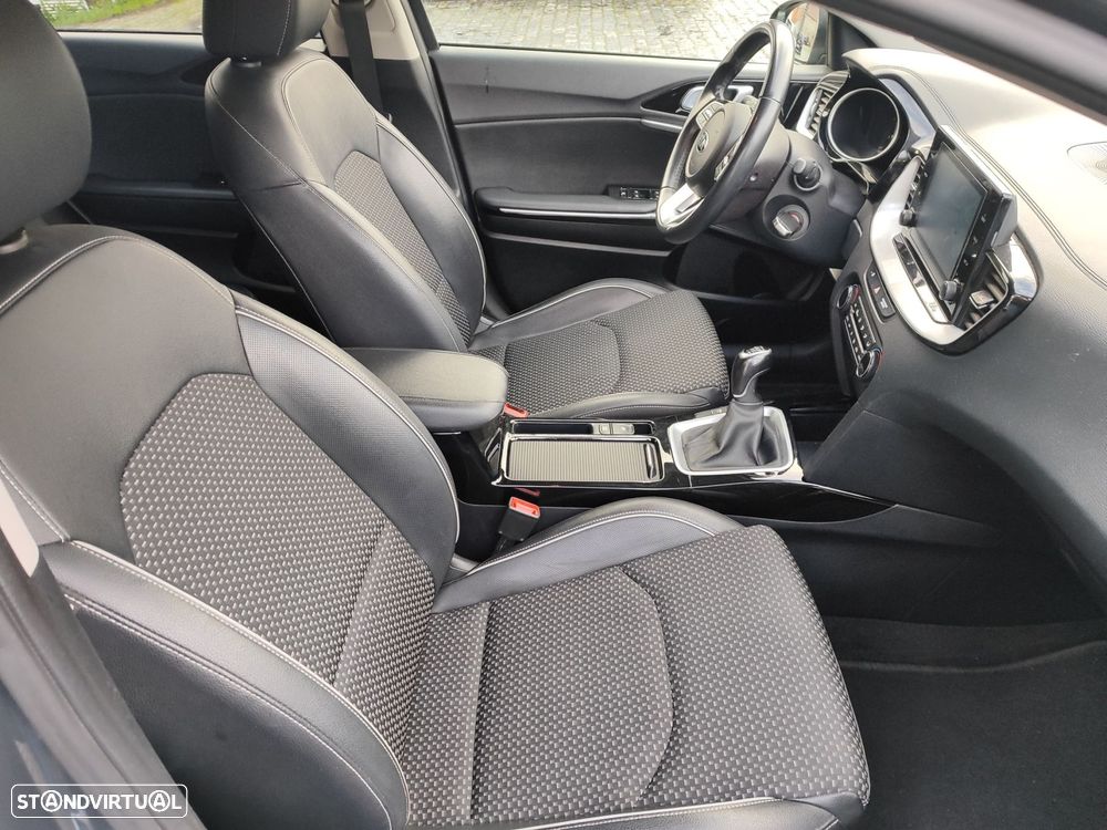 Kia Ceed 1.6 CRDi MHEV Drive - 13