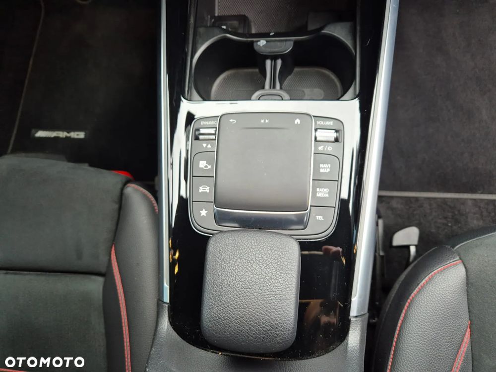 Mercedes-Benz GLB 200 4-Matic AMG Line 8G-DCT - 14