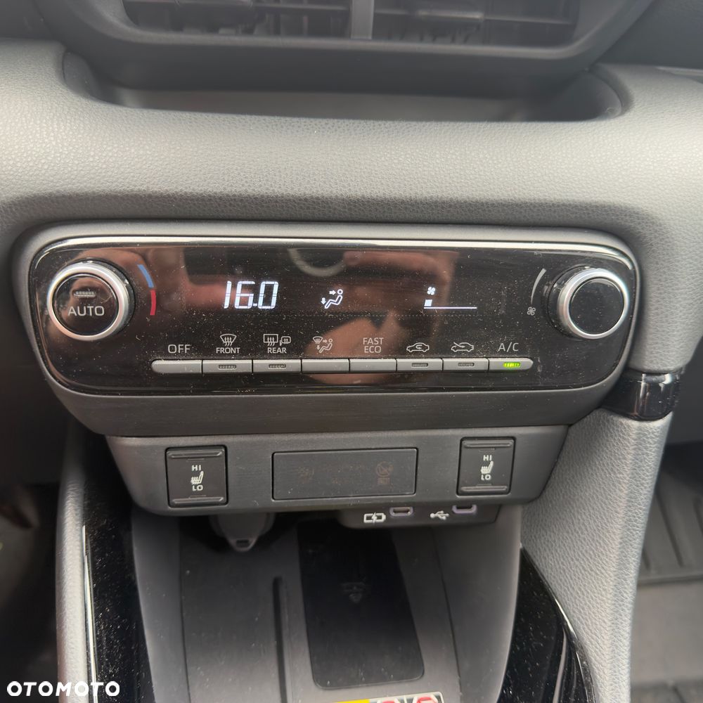 Toyota Yaris Hybrid 1.5 Style - 25