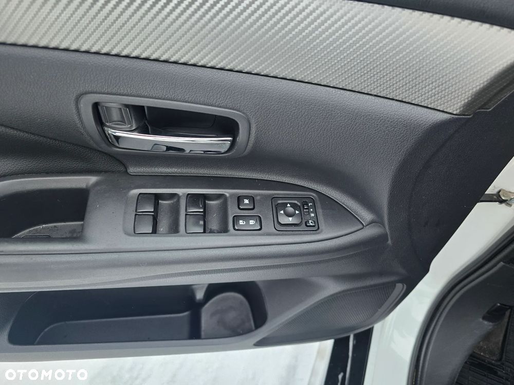 Mitsubishi Outlander 2.0 Instyle + 4WD CVT - 11