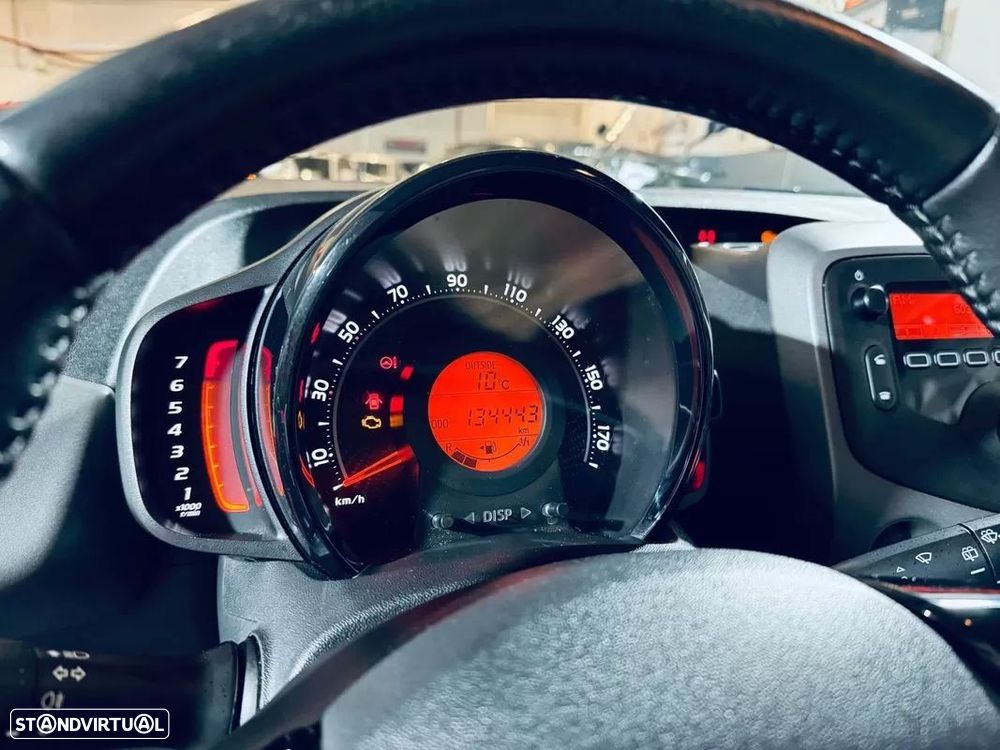 Toyota Aygo 1.0 X-Play Plus - 22