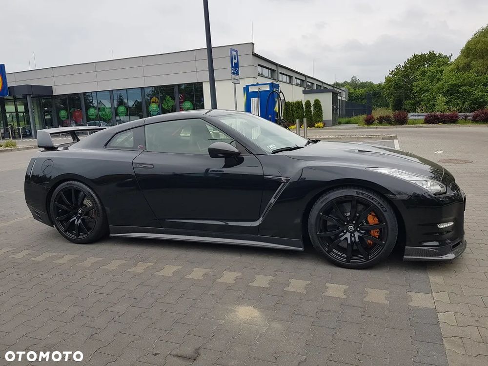 Nissan GT-R - 27