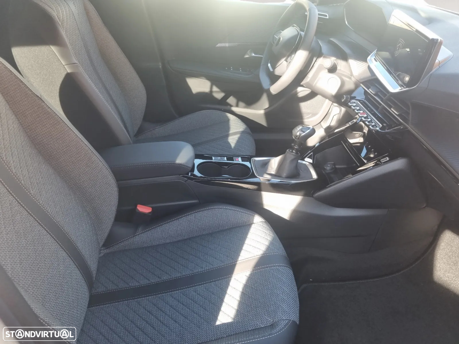 Peugeot 2008 1.2 PureTech Allure - 14