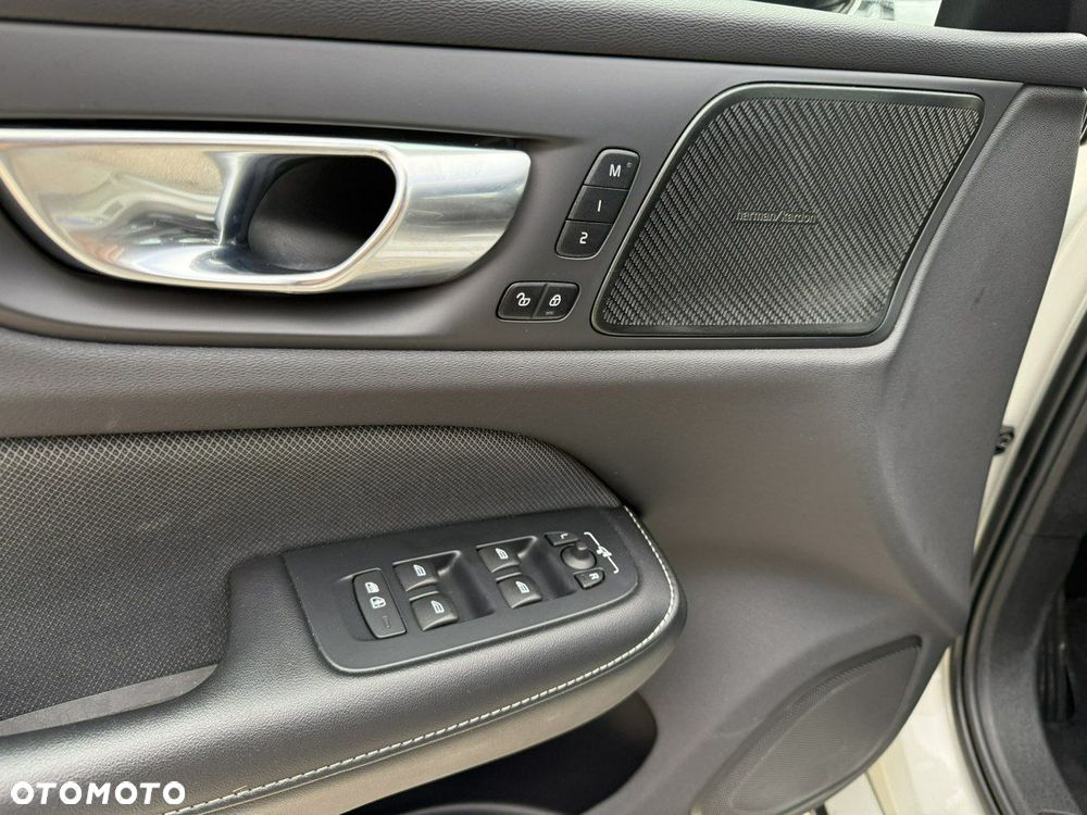 Volvo S60 B4 B R-Design - 17