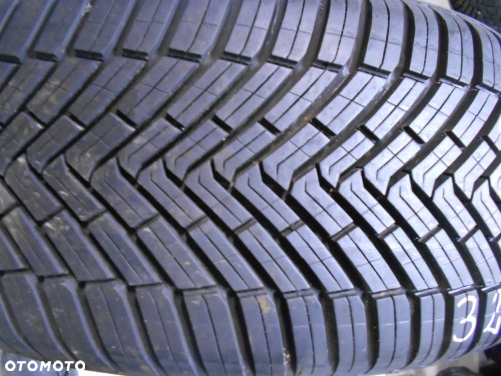 OPONA POJEDYNKA 235/55R17 CONTINENTAL ALLSEASON CONTACT DOT 3223 8MM - 2