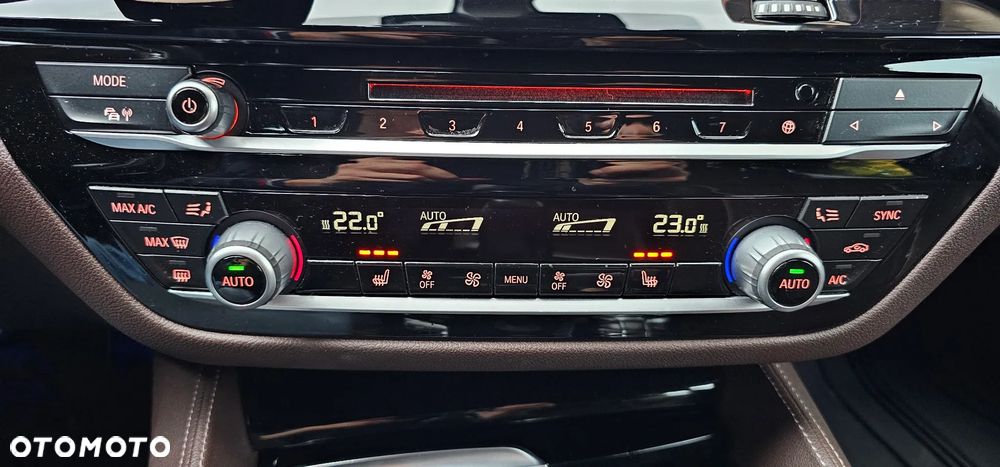 BMW Seria 5 520d Touring Luxury Line - 23