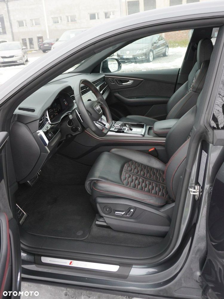 Audi RS Q8 - 10