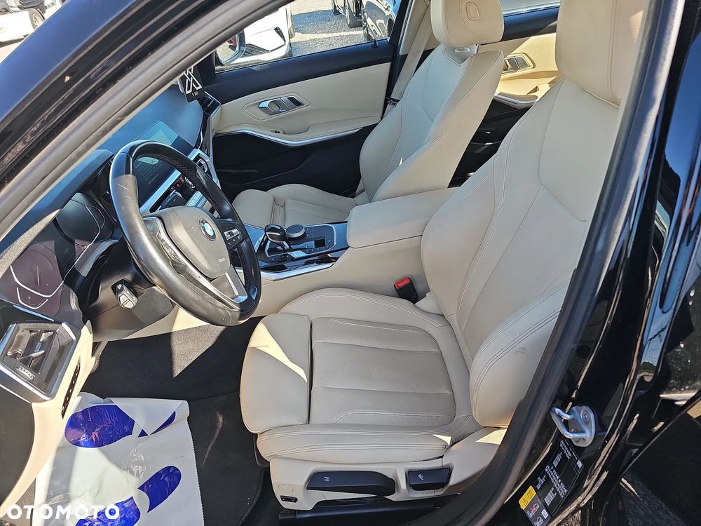 BMW Seria 3 330e Sport Line - 21