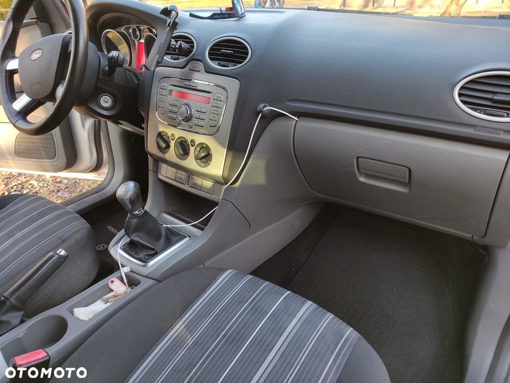 Ford Focus 1.6 16V Trend - 9