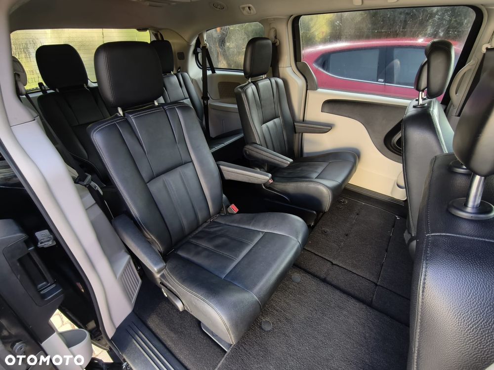 Chrysler Town & Country ver-3-6-touring - 16