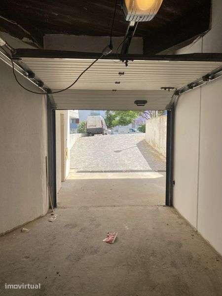 Arrendo Garagem/ Armazém Perto do Aeroporto Lisboa - Grande imagem: 3/10