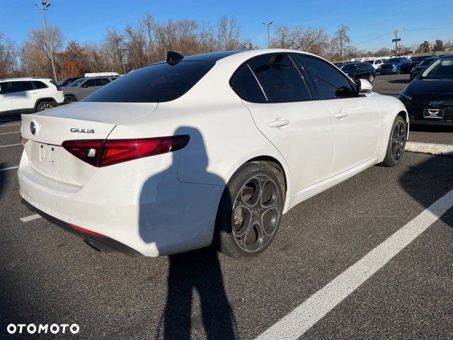 Alfa Romeo Giulia 2.0 Turbo 16V AT8-Q4 Veloce Ti - 4