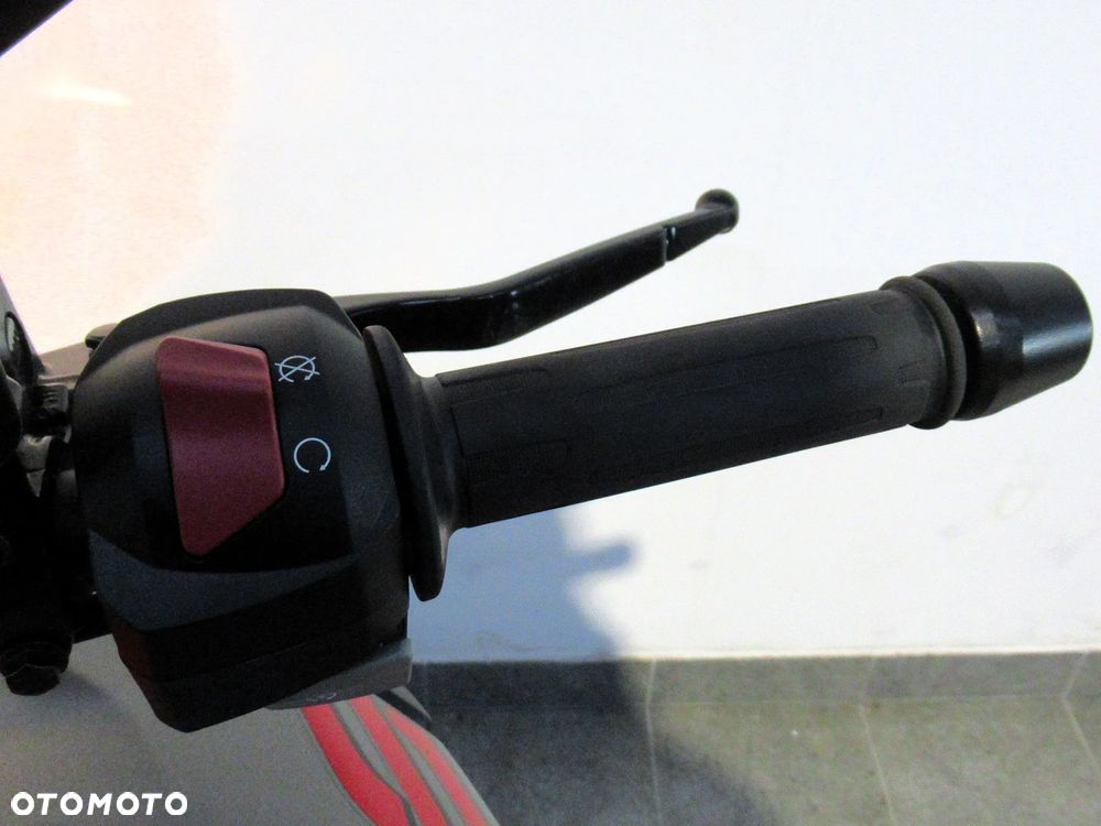 BMW G - 12