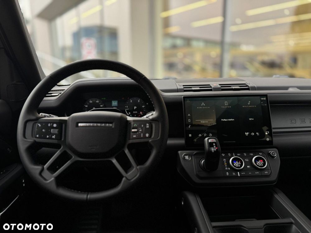Land Rover Defender - 24