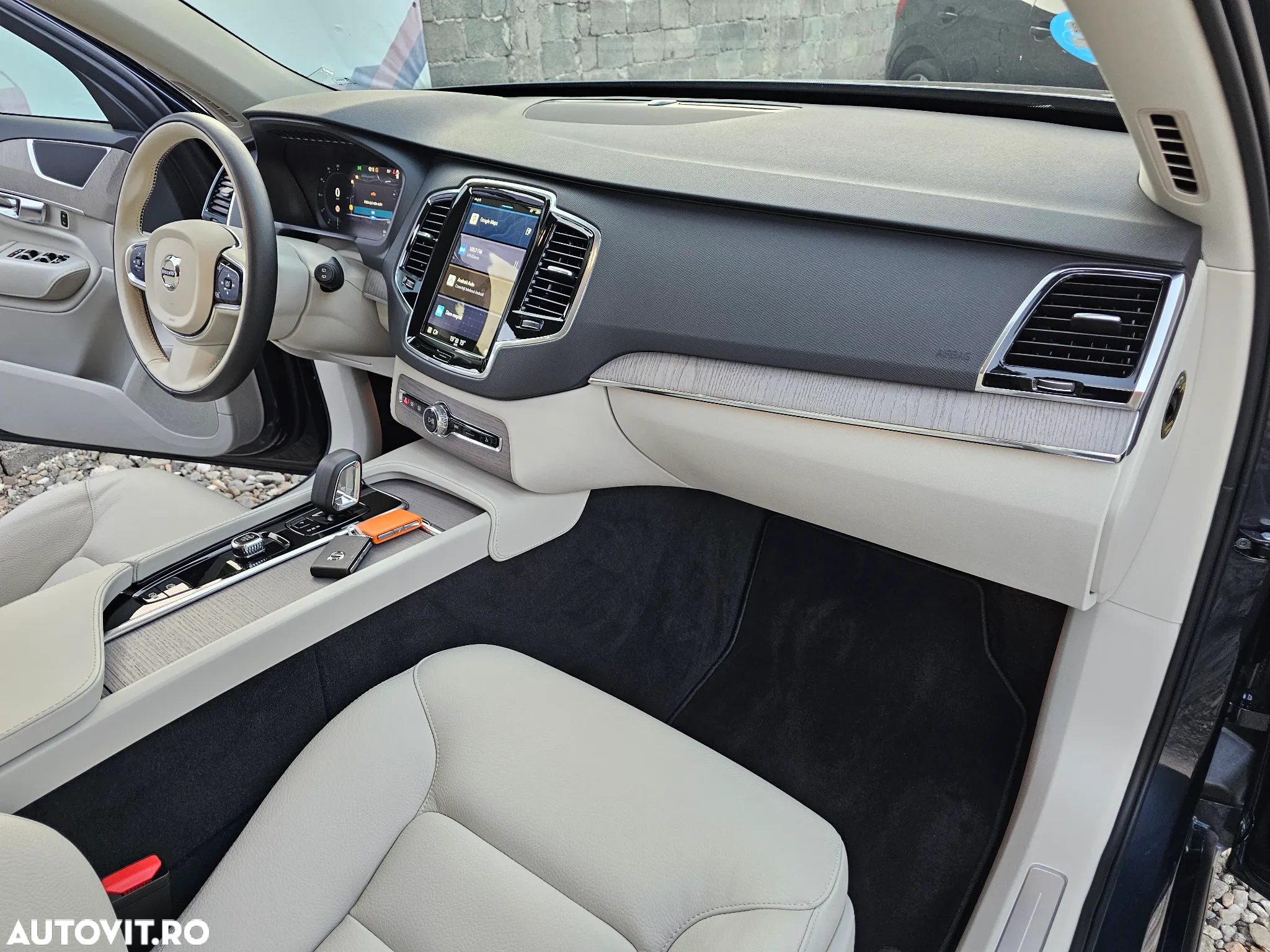 Volvo XC 90 T8 AWD Plug-in Hybrid Plus Dark - 29