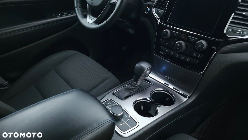 Jeep Grand Cherokee - 21