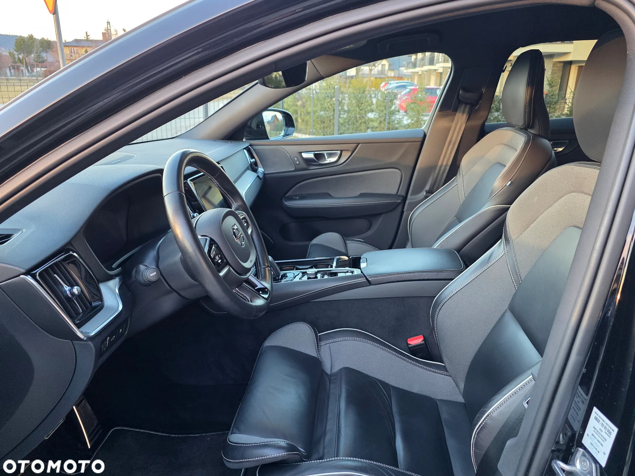 Volvo V60 T6 AWD Recharge Geartronic RDesign - 23