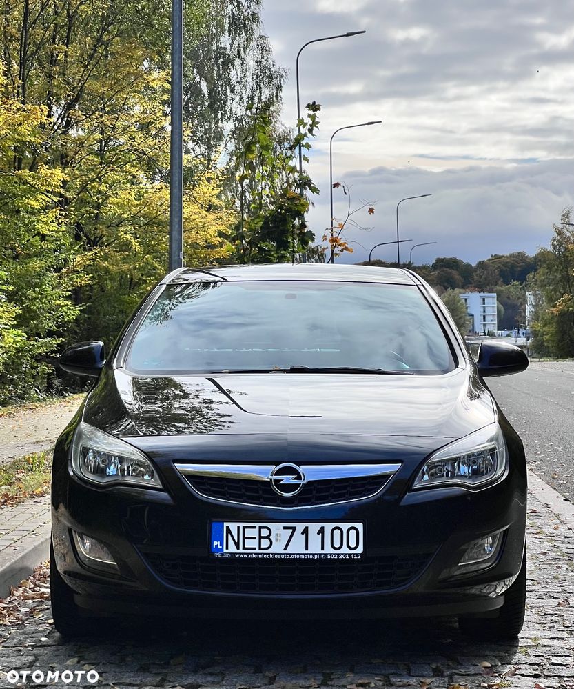 Opel Astra 2012 photo 2