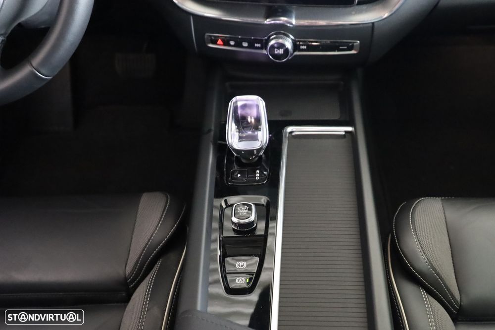 Volvo XC 60 2.0 T6 PHEV Black Edition AWD - 26