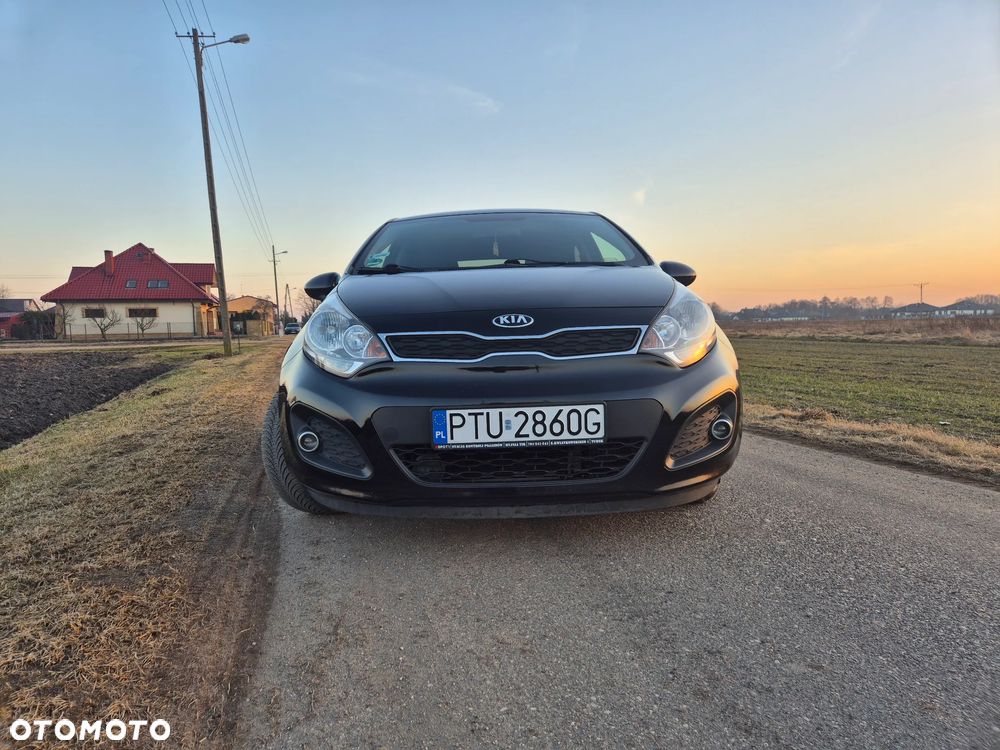 Kia Rio 1.1 CRDI Fifa World Cup Edition - 3