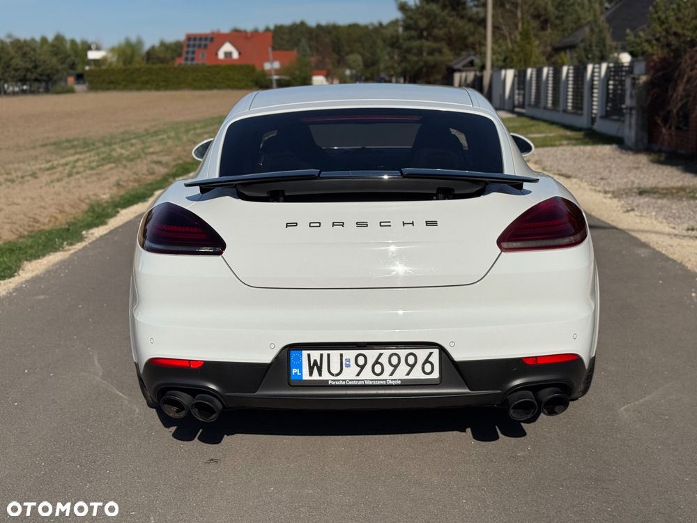 Porsche Panamera GTS PDK - 4