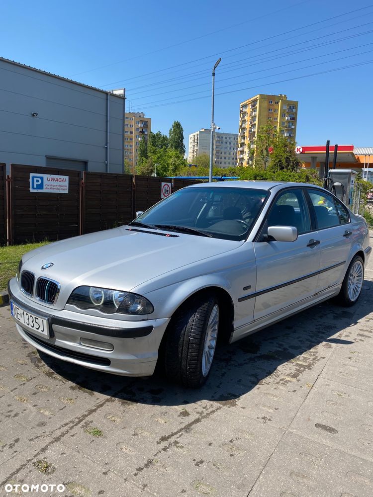 BMW Seria 3 318i - 1