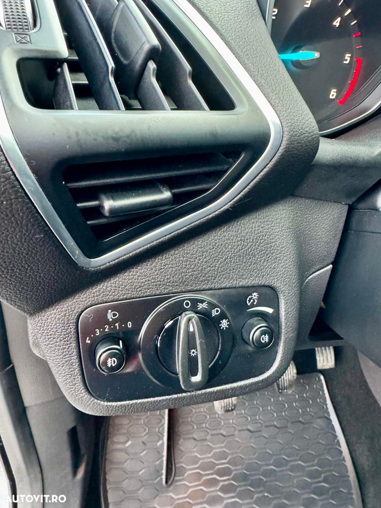 Ford Kuga 2.0 TDCi 2x4 Titanium - 27