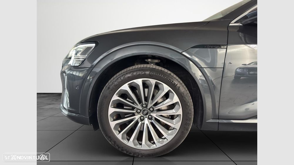 Audi Q8 e-Tron 55 quattro S line - 10